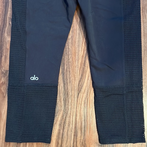 NWOT Alo Yoga Off The Grid Capri Legging - Picture 12 of 16